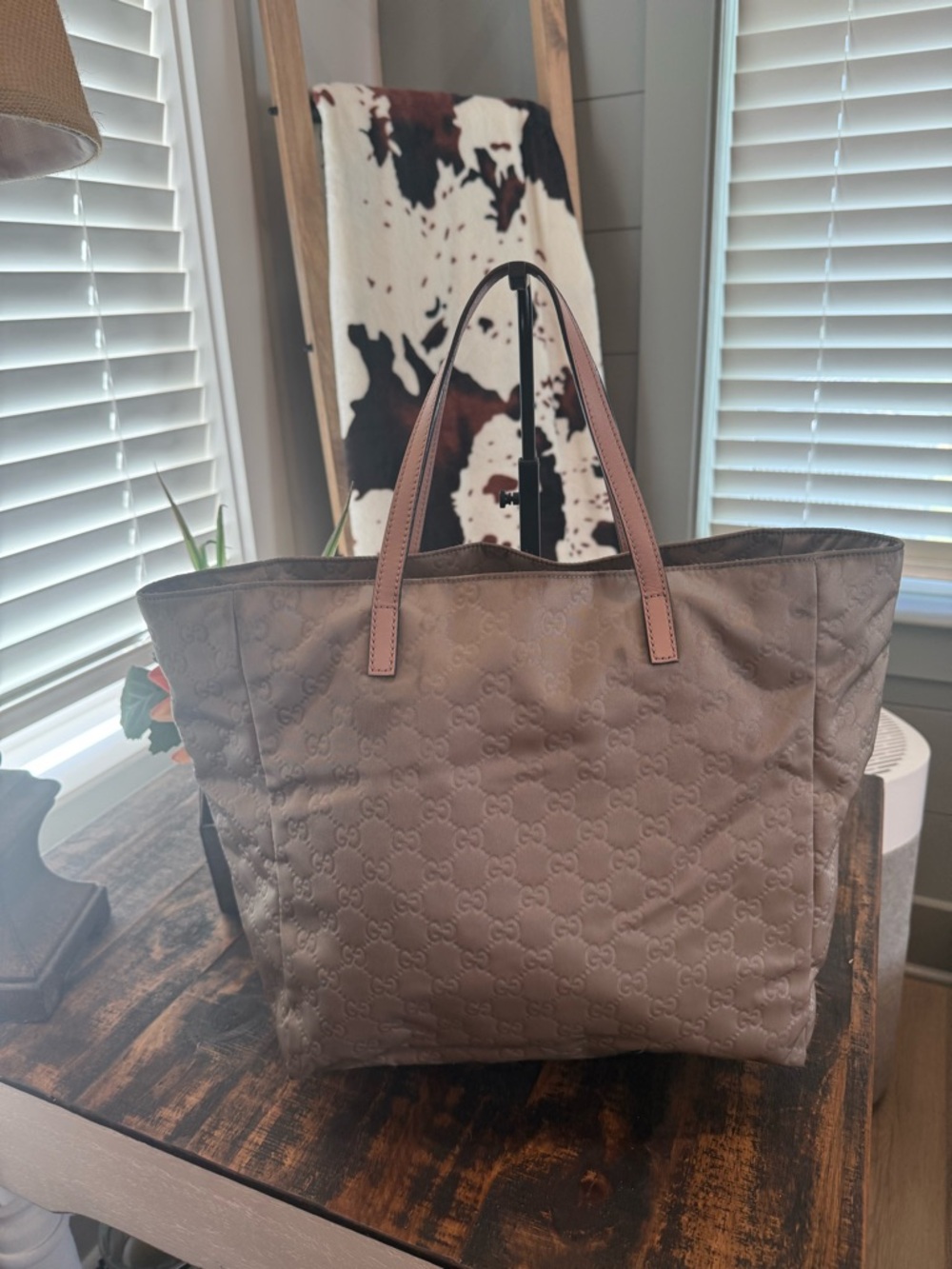 Gucci Authentic Gray Quilted Logo Tote with Pink Trim 232439213317 - Picture 6 of 11